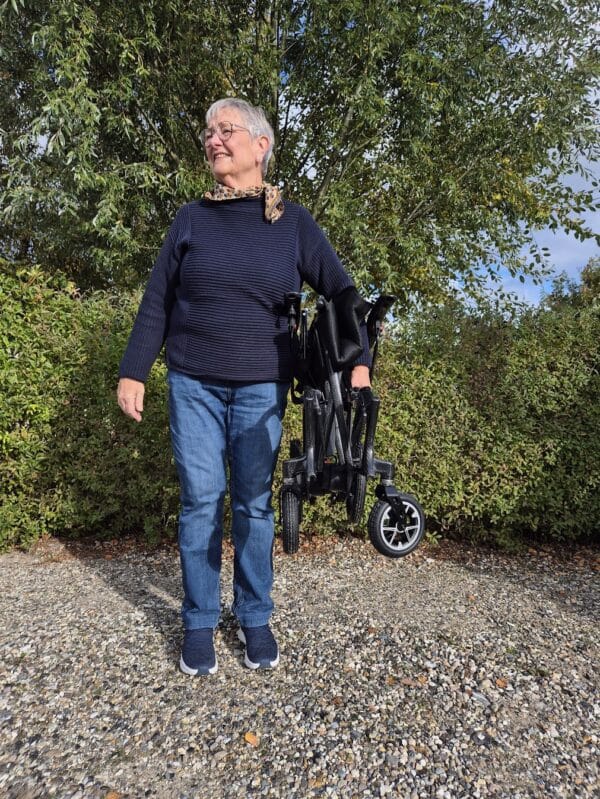 Lia  - Kulfiber El Kørestol - Kun 11.6 KG - Billede 15